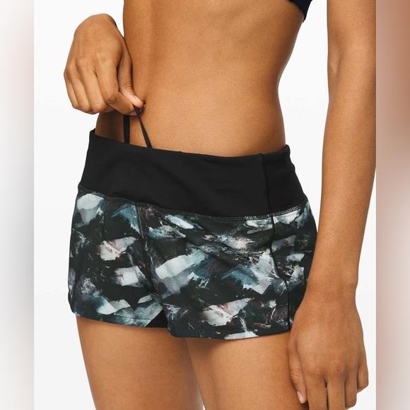 Lululemon Speed Up Short 2.5" Glacier Camo Starlight Multi / Black, size 10 NWOT - Picture 12 of 13